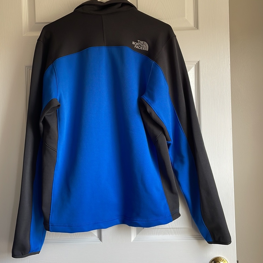 The North Face Men's Lightweight Jacket - Picture 2 of 9